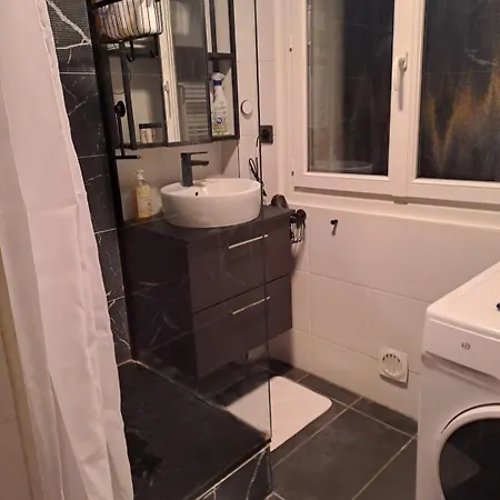 Апартаменты T4 Proche Tram Et Bus 4eme Etage