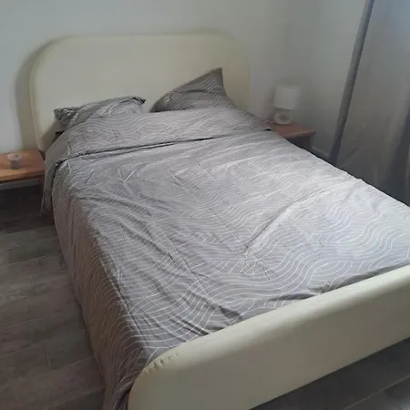 T4 Proche Tram Et Bus 4eme Etage アパート *