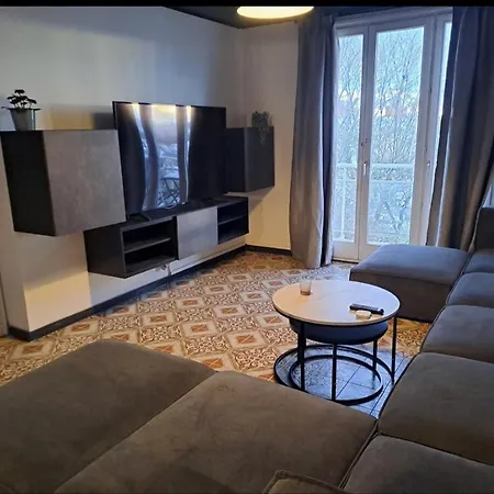 アパート T4 Proche Tram Et Bus 4eme Etage ディジョン