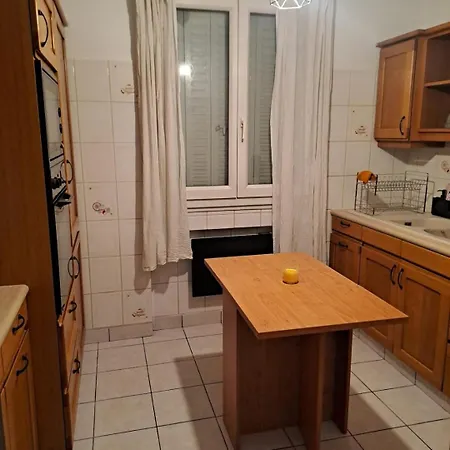 T4 Proche Tram Et Bus 4eme Etage Apartament