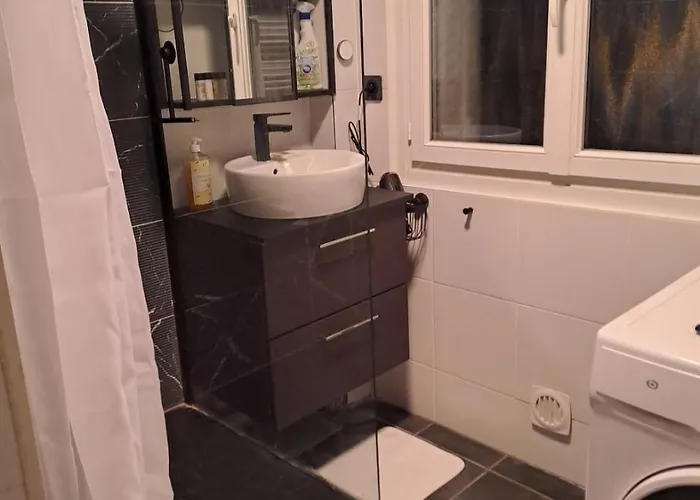 アパート T4 Proche Tram Et Bus 4eme Etage