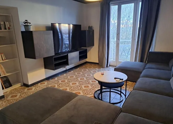 アパート T4 Proche Tram Et Bus 4eme Etage ディジョン